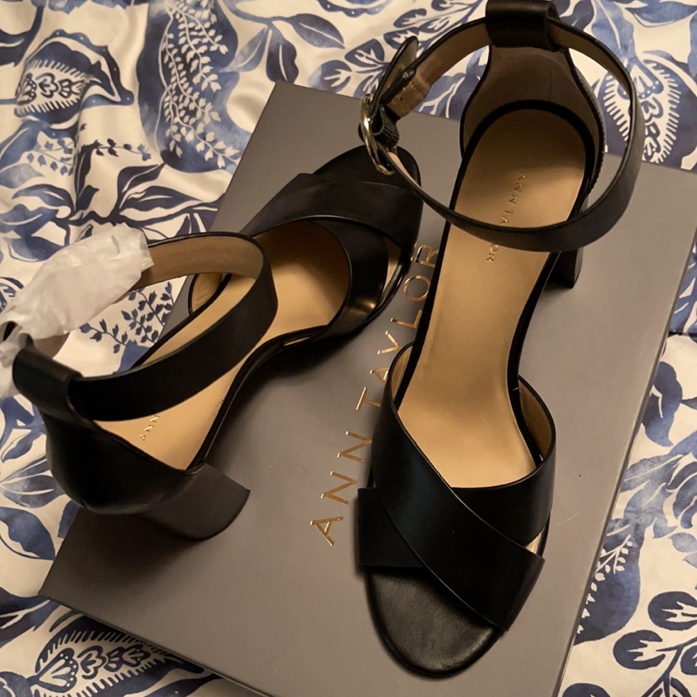 Ann Taylor Liya Leather Block Heel Sandals Shoes 458335 - Picture 9 of 11